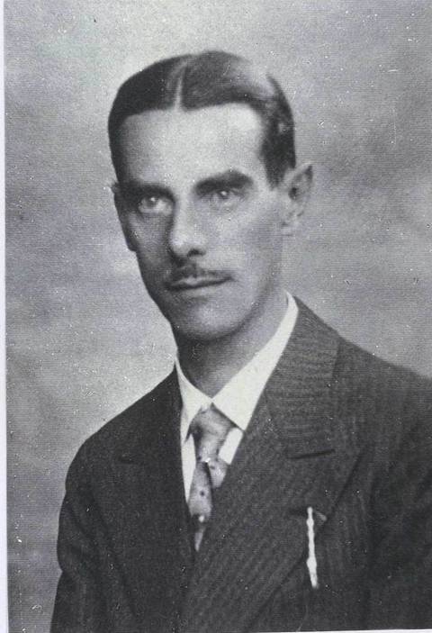 1932  Mon pre !