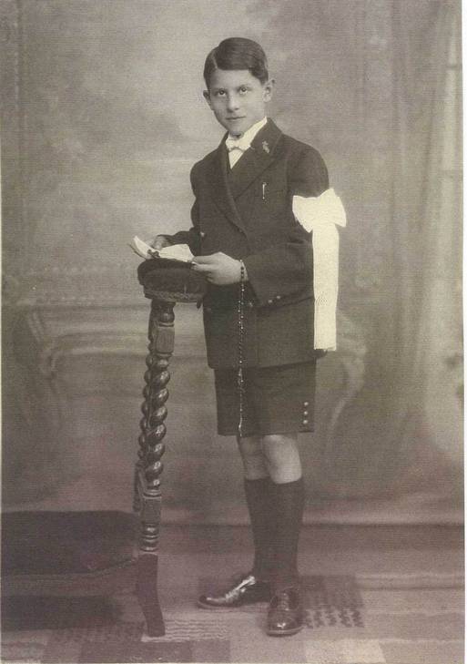 Premire communion 1932 dans le bel uniforme...